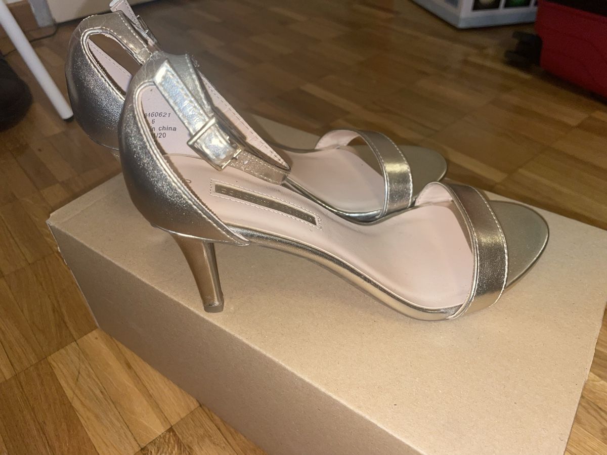 Dorothy Perkins Scarpe da donna: Talons doré 7cm taille 39 – Usato da Châtelaine venduto da nan_j75j 1