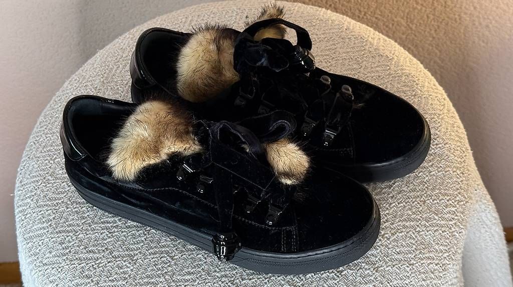 Tod'S Scarpe da donna: Tod's Sneaker schwarz Samt mit Nerzdetails, Grösse 37 – Nuovo (secondo la descrizione) da Zürich venduto da vefis 1