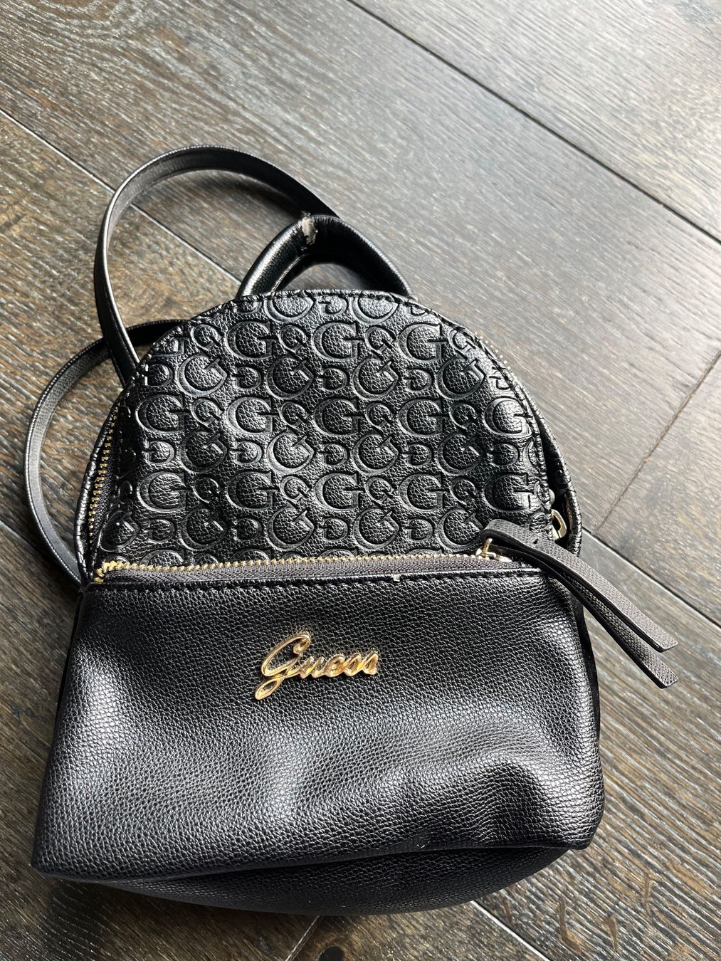 Guess Sacs à dos: Sac à dos Guess – D'occasion à Posieux par evs_57x2