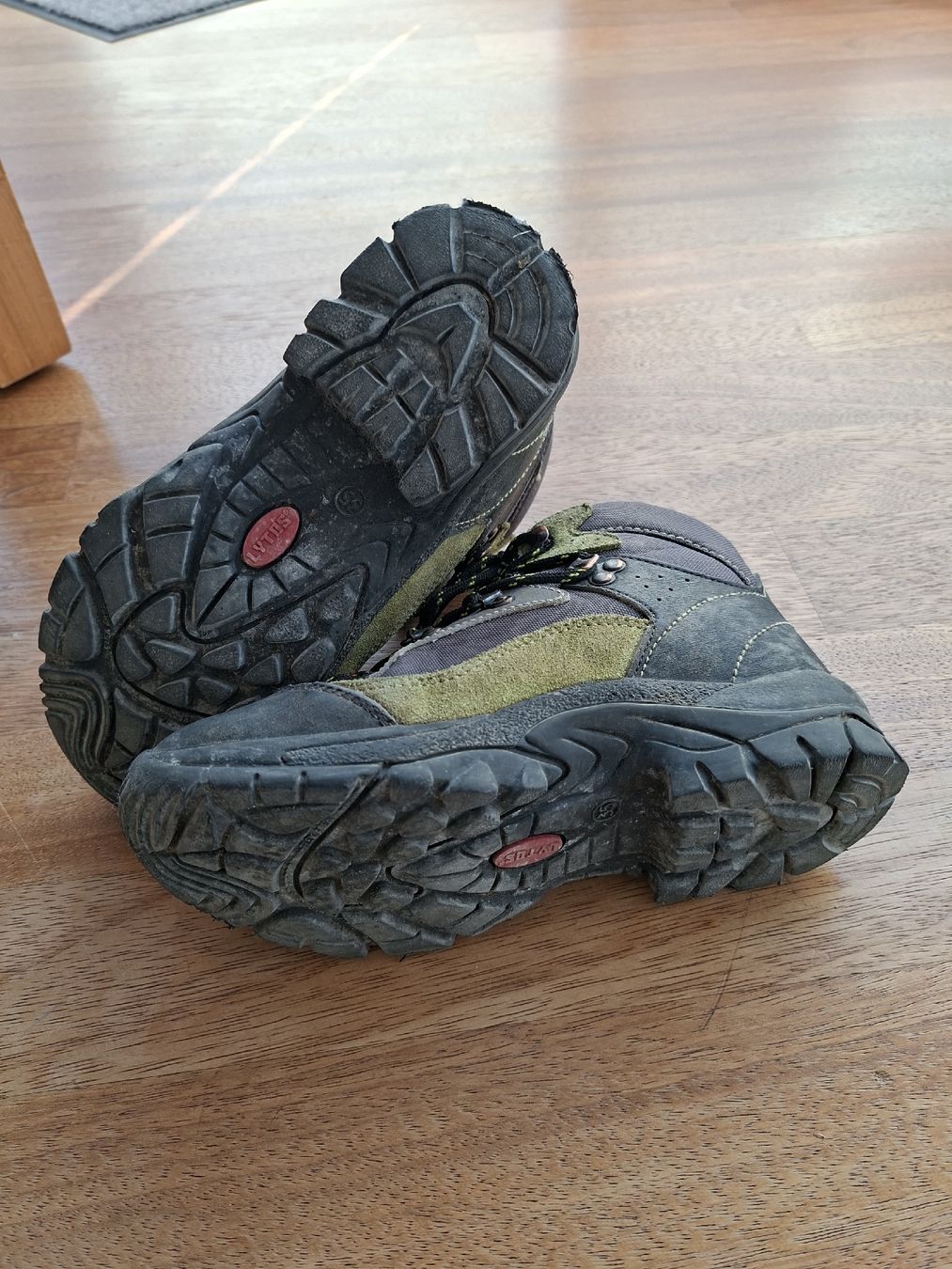 Schuhe für Jungen: Wanderschuhe Grösse 35 – Gebraucht aus Thun von SiHoSt 2