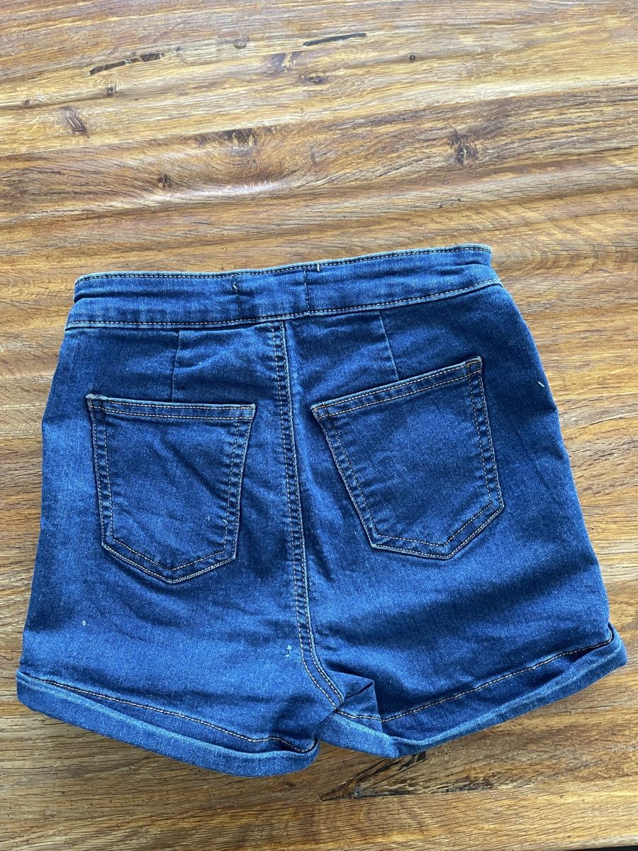 Pantaloni: lässige Shorts Grösse 34 – Usato da Buchrain venduto da Sunny026 1