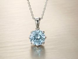 Zeitlose Halskette mit Swarovski Steinen Anhänger- Neu
