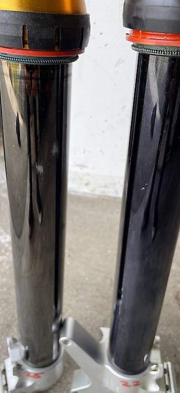 Pezzi di ricambio: Öhlins 48mm Gabel  – Difettoso da Wangen SZ venduto da Flupo74 3