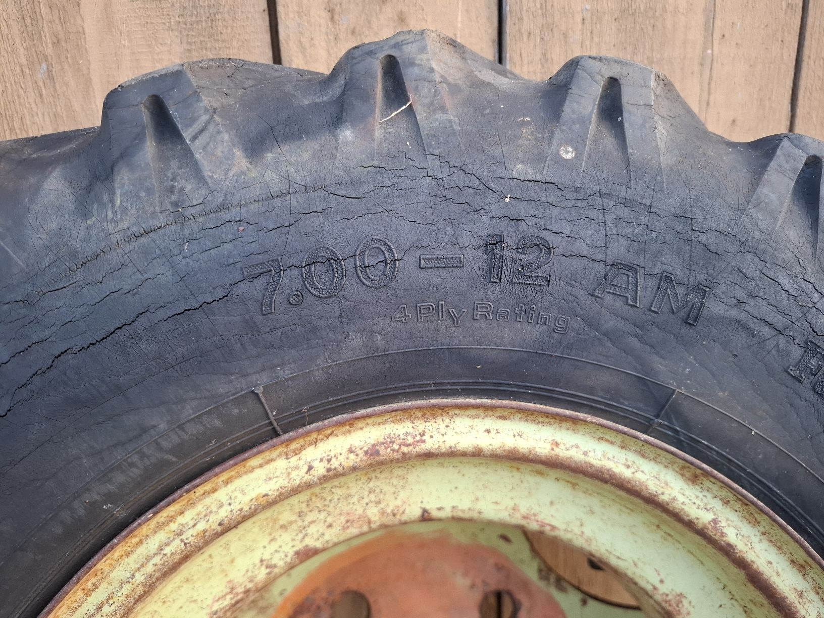 Aebi Pneus & Roues: 2 Räder zu Aebi Tp 1000 – D'occasion à Menzingen par Fiat80-90 3