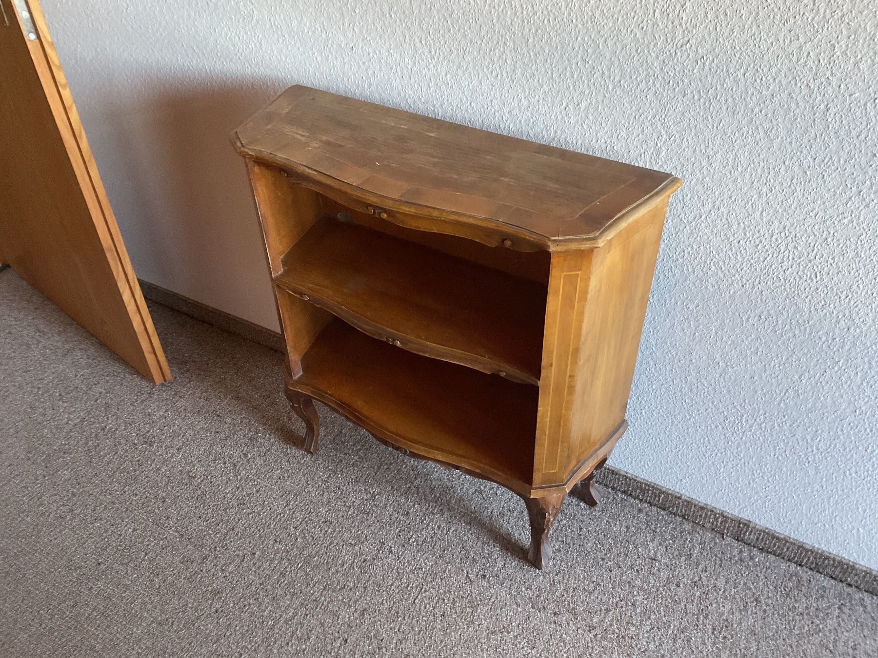 Commodes: Jugendstil - Sidebord mit Intarsien – D'occasion à Uster par Hotelliquidation 1