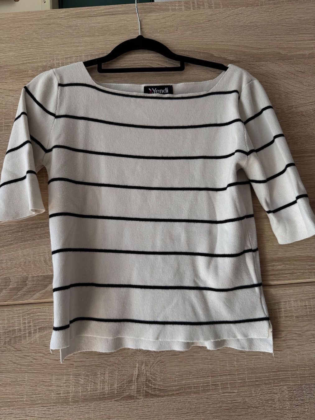 Tops: Pull rayé blanc – D'occasion à Montreux par iizaa811