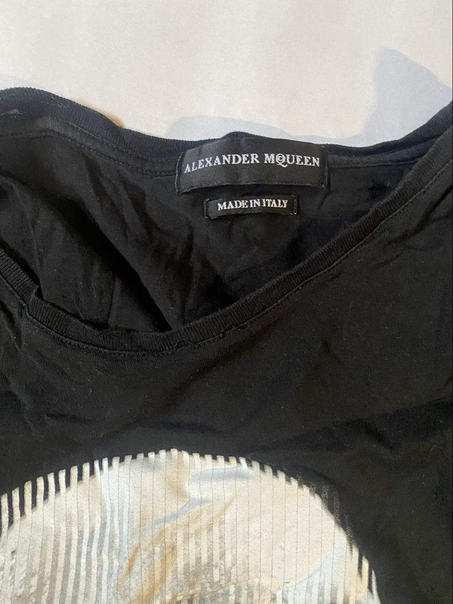 Alexander Mcqueen T-shirt: Alexander McQueen T-shirt, Skull Design, Size Medium – Usato da Genève venduto da arcadiancocteau 1