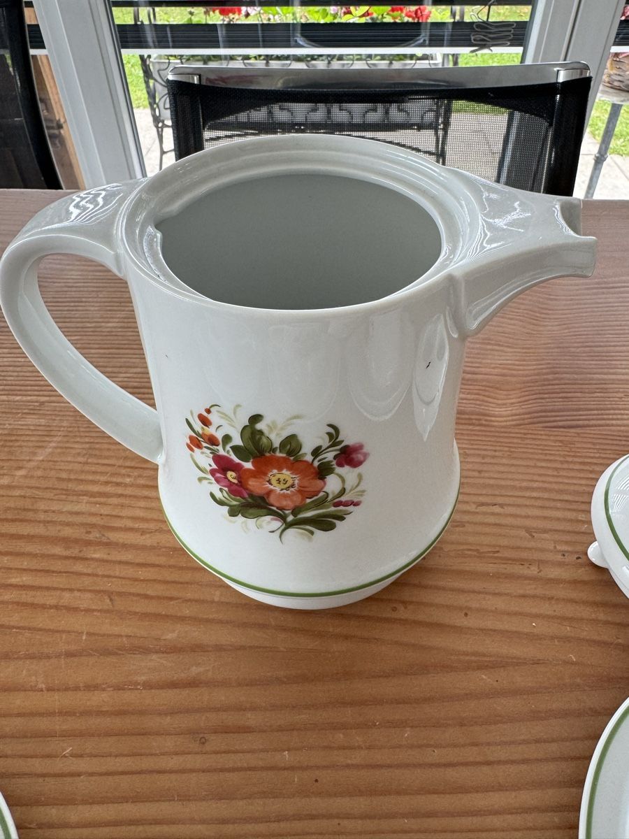 Set di piatti: Retro Kaffeegeschirr mit Blumenmuster , Langenthal  – Usato da Lanzenhäusern venduto da Galaa 8