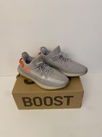 Yeezy Boost 350 V2 Sneaker Size 43 1/3