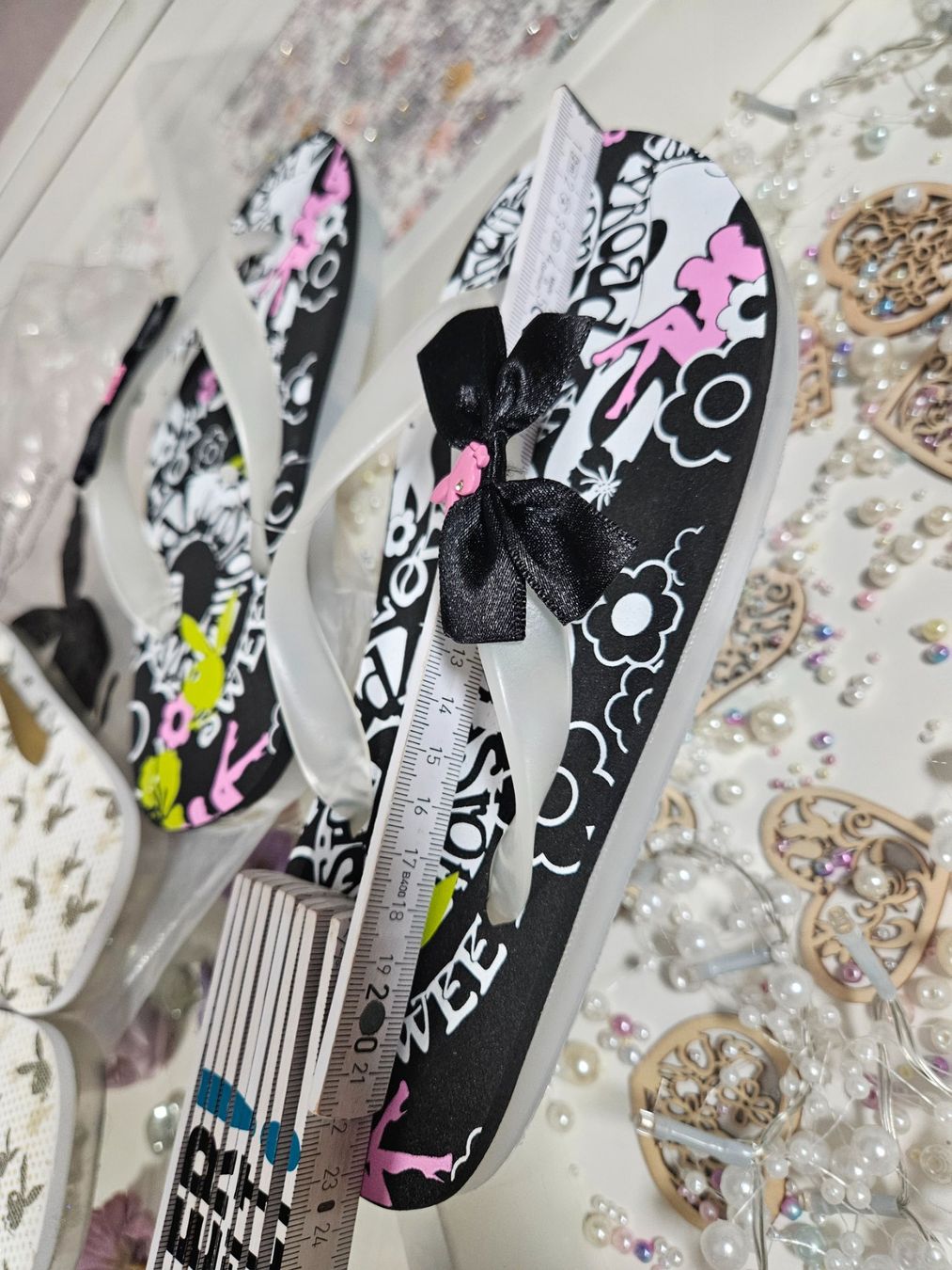 Scarpe da donna: Playboy Flip Flops Zehentreter – Nuovo (secondo la descrizione) da Unterägeri venduto da Sleepbear 2