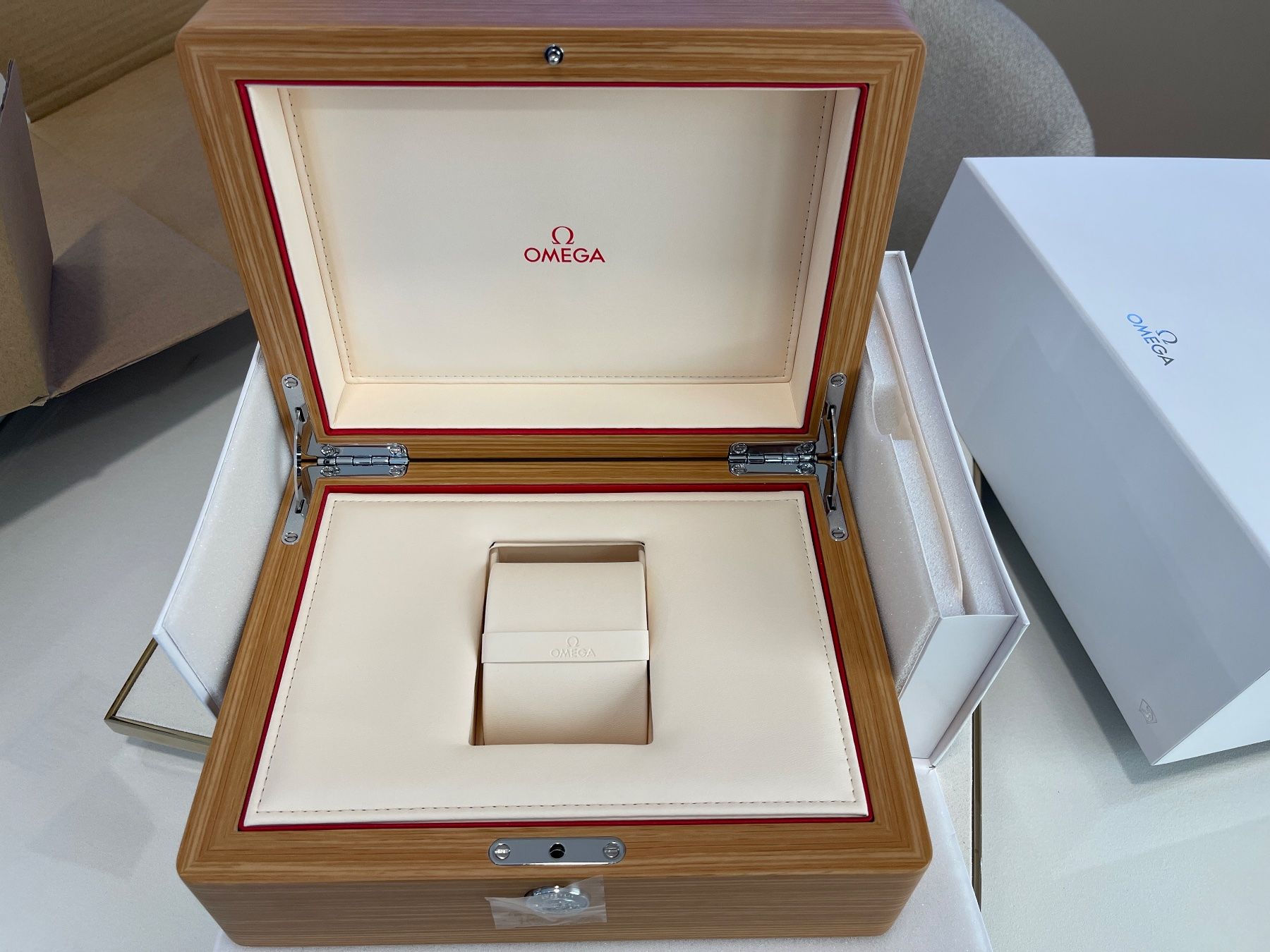 Omega Uhrenboxen: OMEGA BOX – Neu und originalverpackt aus Genève von  1