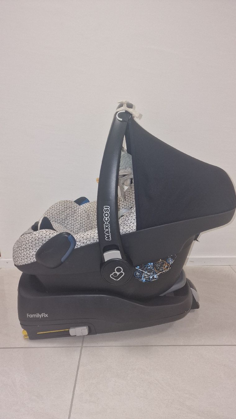 Maxi-Cosi Seggiolini per auto: Babyschale Maxi-Cosi Pebble + ISOFIX – Usato da Bottighofen venduto da Luana1234. 4