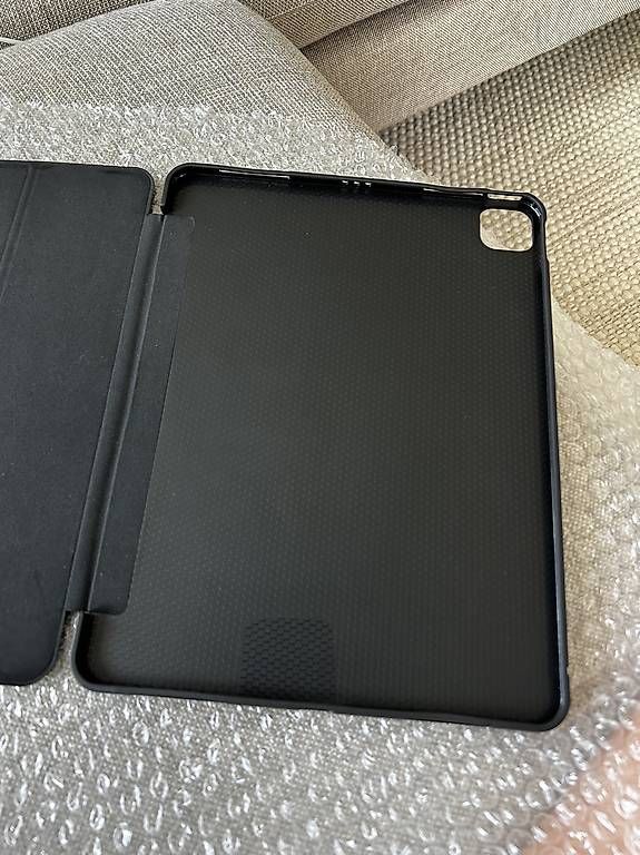 Covers & Taschen: Ipad Pro Generation 3-6 Hülle – Neu (gemäss Beschreibung) aus Thalwil von Ricardo8800