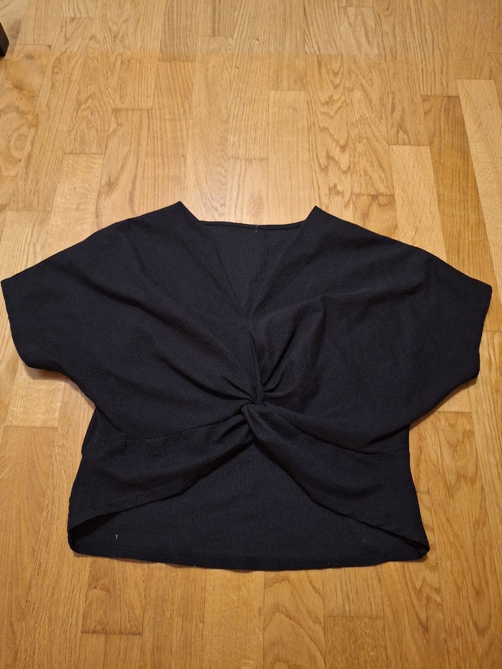Blusen: Schwarze und rote Bluse – Gebraucht aus Wittenbach von nadineshop
