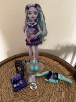 Monster High Twyla mit Zubehören guter 