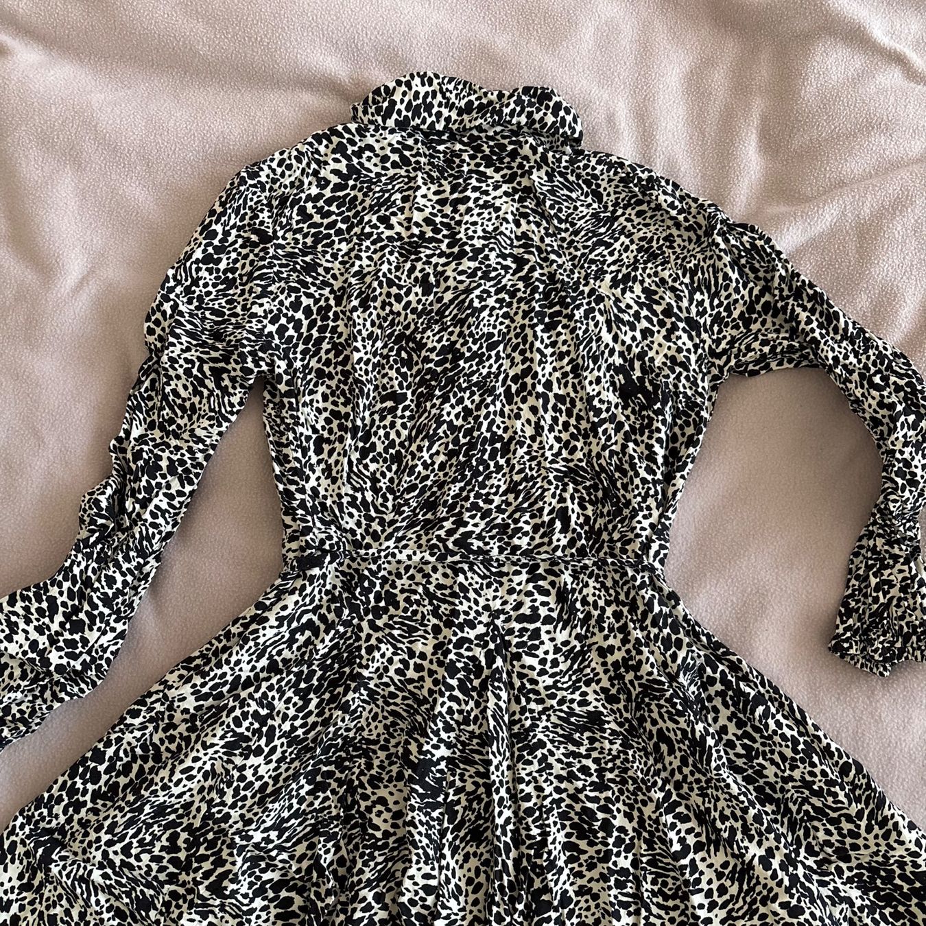 Stradivarius Vestiti: Leopard Print Button-Up Shirt Dress - Perfect for Fall! – Usato da Montreux venduto da m.mlkstn 5