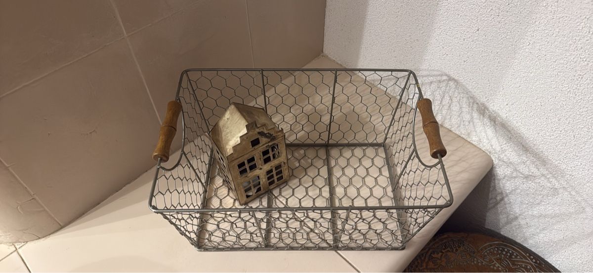 Altro per la casa: Korb mit Holzgriff – Usato da Schaffhausen venduto da Ibag