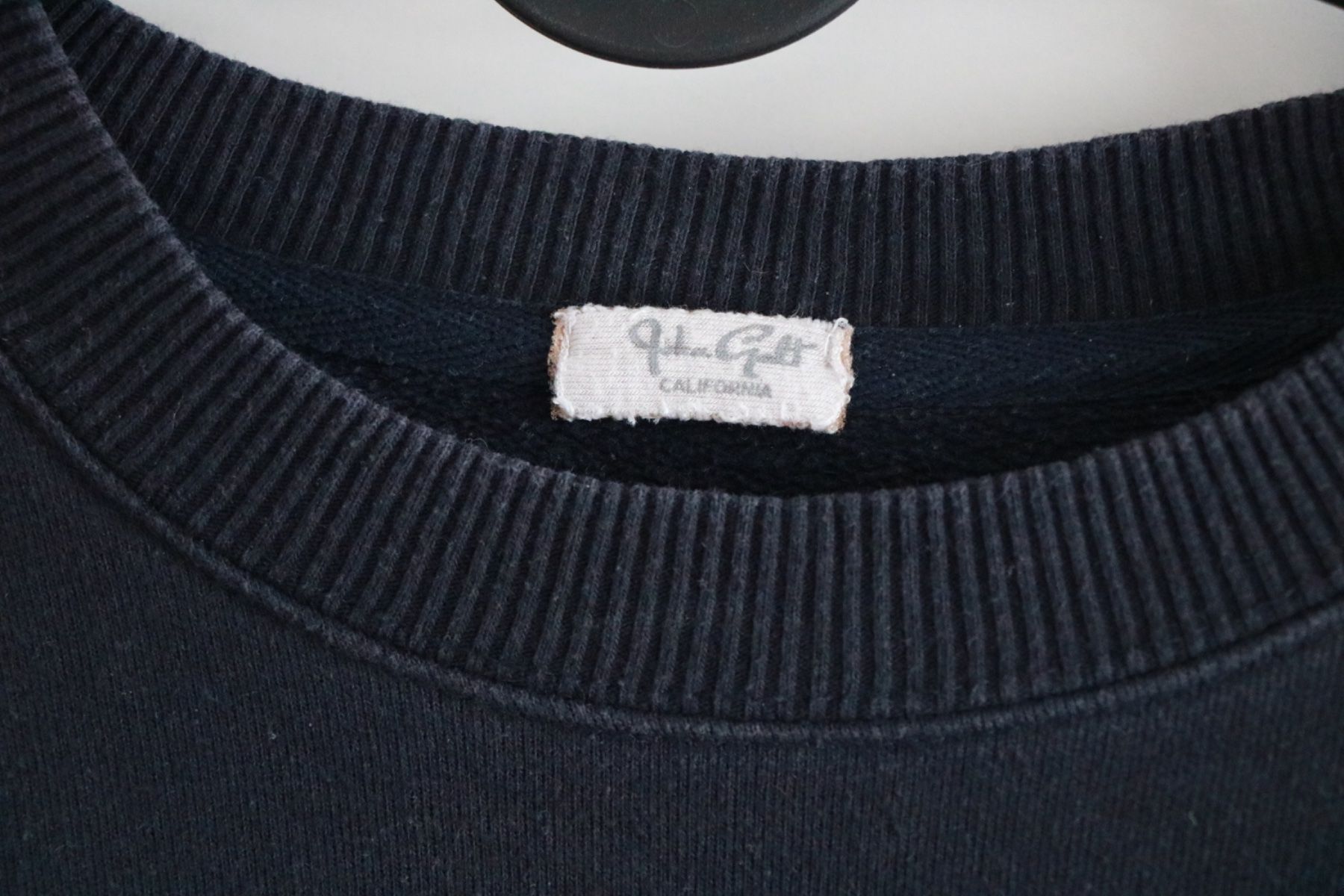 Maglioni & Felpe: John Galt dunkelblau-weisser Pullover mit Bestickung – Usato da Gachnang venduto da todressgolden 3