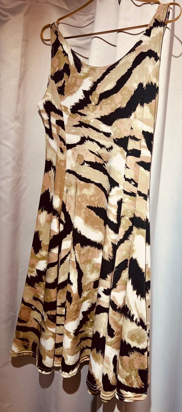 Kleider: Multicolor Midi Sommerkleid in Camouflage-Optik – Neu und originalverpackt aus Zürich von Naebeli 1