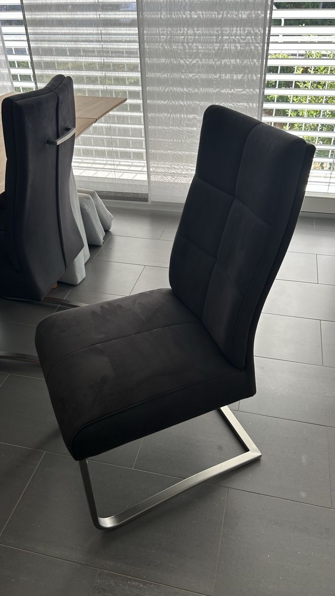 Tischset: Tisch mit stühlen – Gebraucht aus  von  2