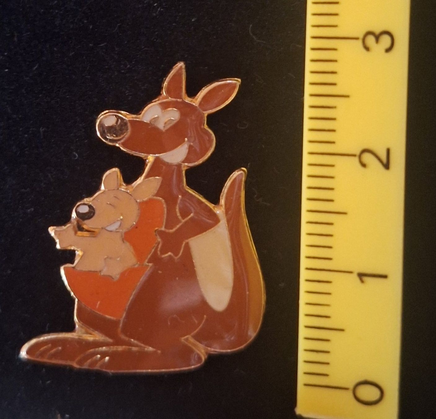 Placchette & Badge: Pin Känguru mit Baby – Usato da Zug venduto da Sdoerfli