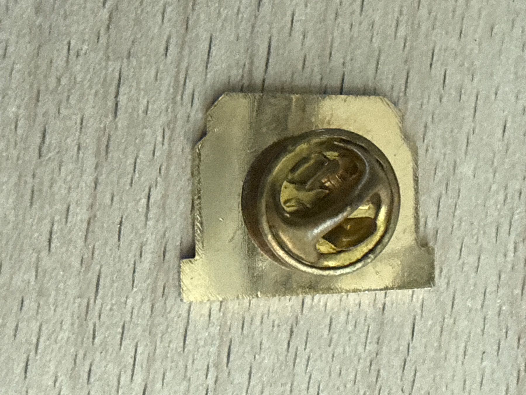 Plaquettes & Badges: Pin Installateur Fausto Pironti Electromenager – D'occasion à Glattbrugg par Schweigmatt 1