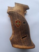 Sportliche Nussbaum Griffschalen für die Sig P210 