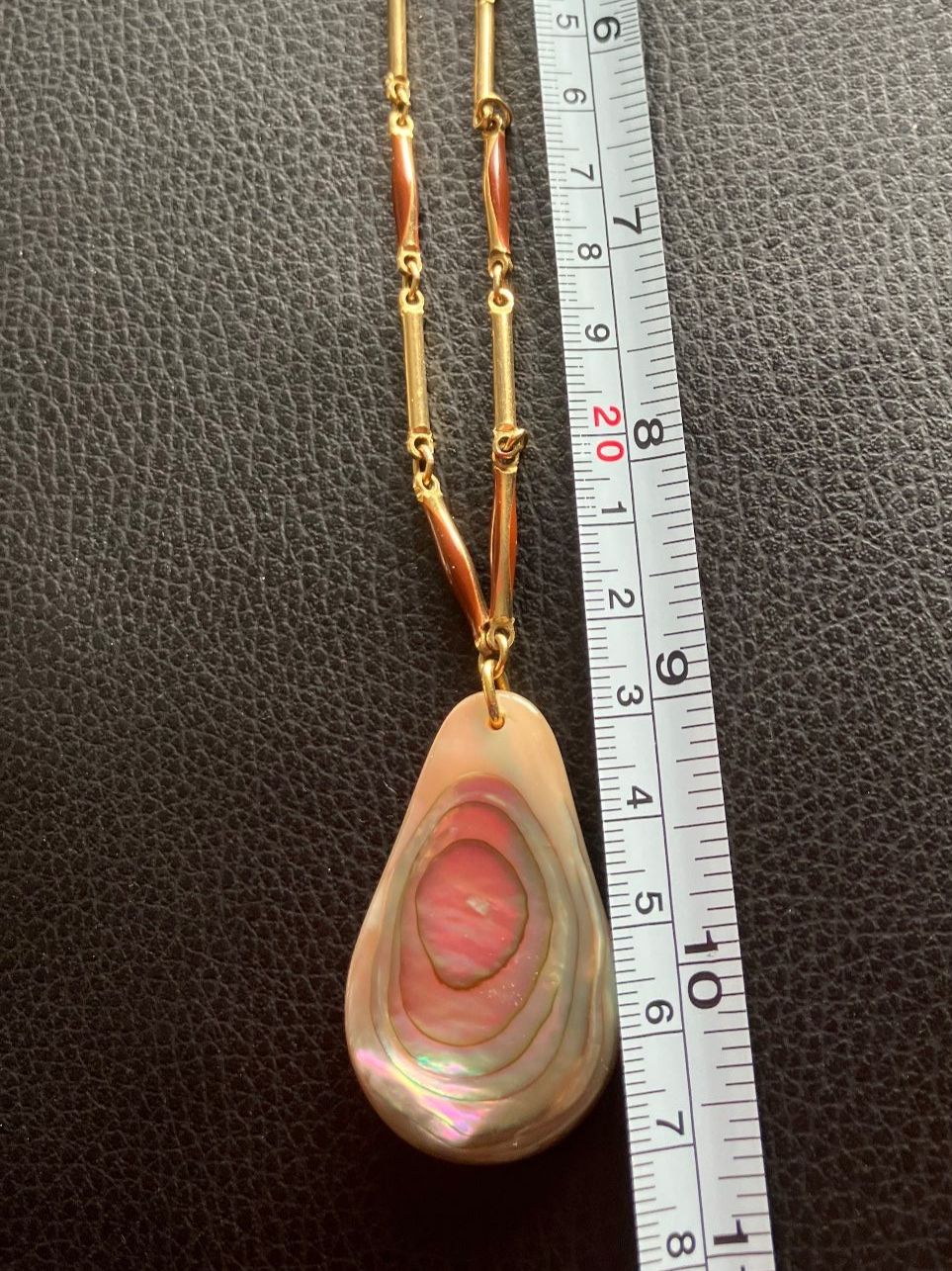 Catenine: Collier vintage avec pendentif nacre véritable, – Usato da Peseux venduto da Cresus27 2