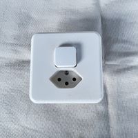 Steckdose mit Schalter weiss Unterputz gebrauchter Zustand