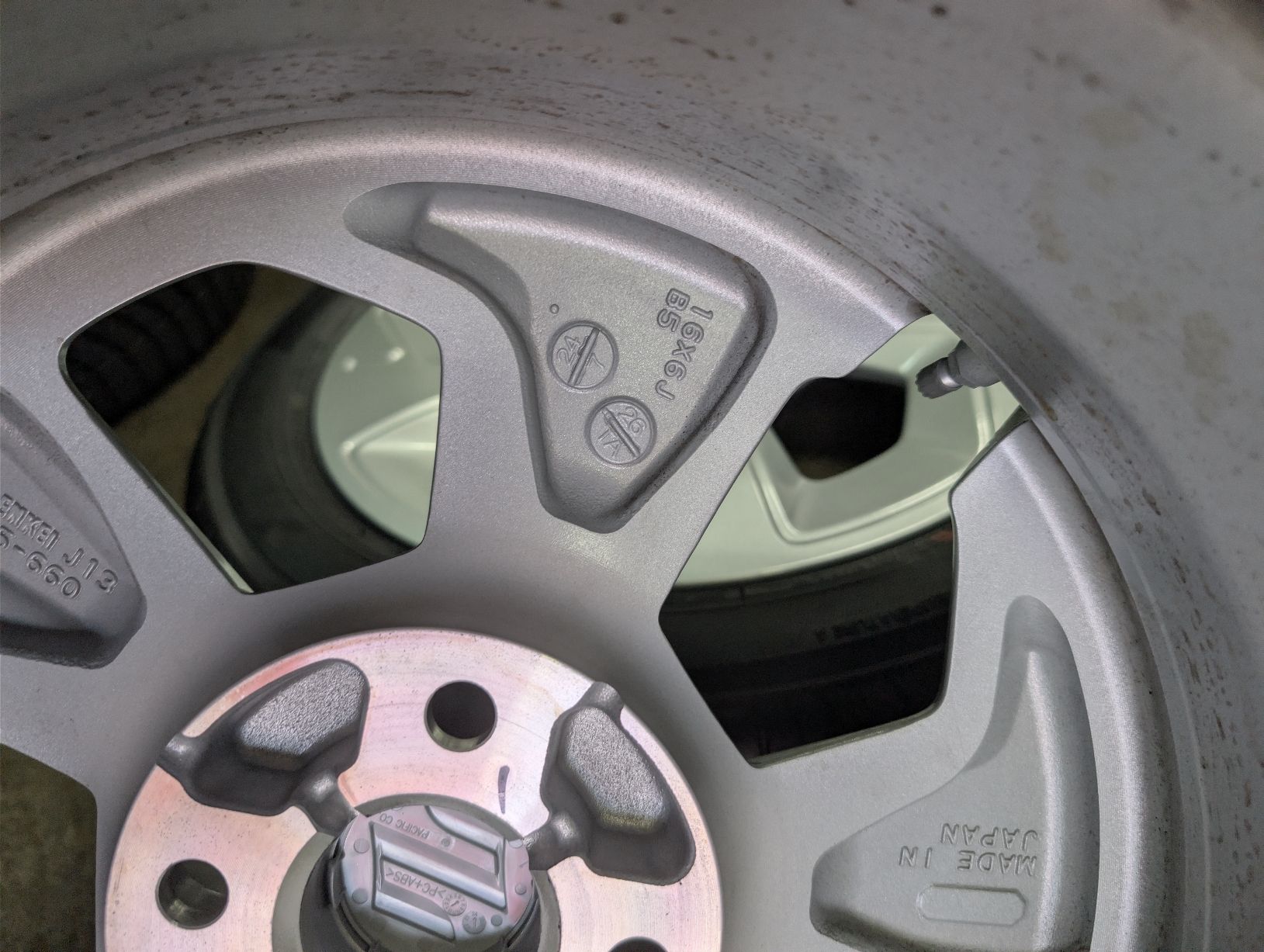 Felgen: Suzuki Felgen  – Neu und originalverpackt aus Dürrenäsch von Pneu-Idris 4