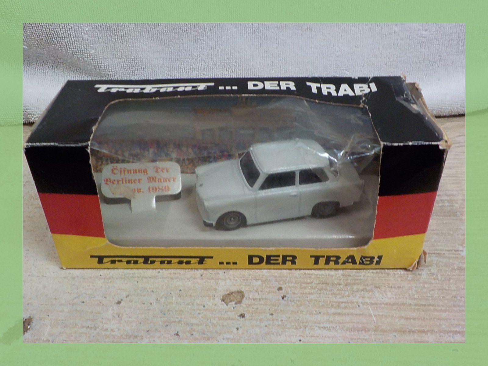 Modellini d'auto: Trabant 601 "Mauerfall" - Limitierte Edition, Top! – Nuovo e nell'imballaggio originale da Bülach venduto da Freieck 5