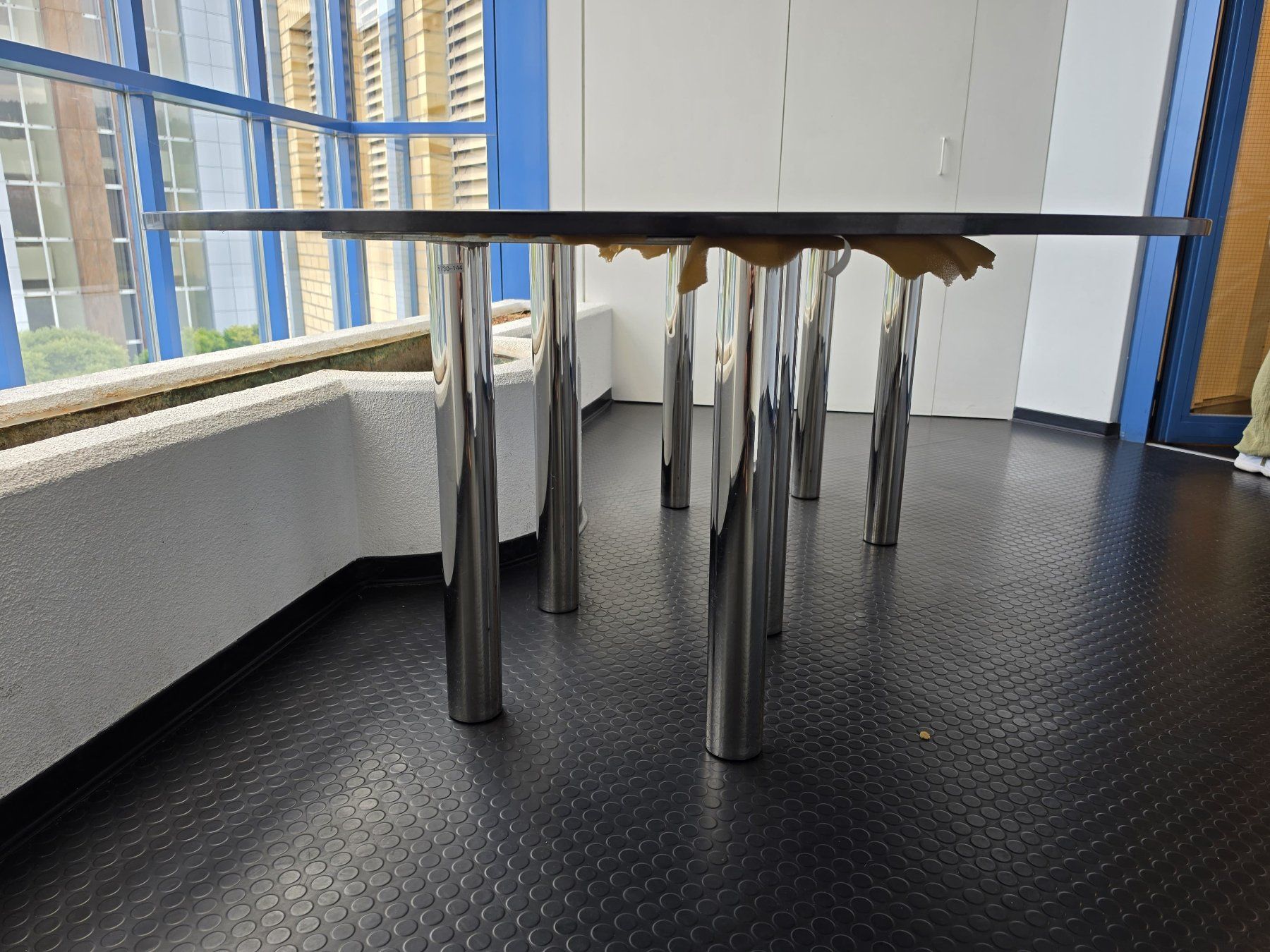 Tische: Tisch – Gebraucht aus Rotkreuz von pic_sq5j 1