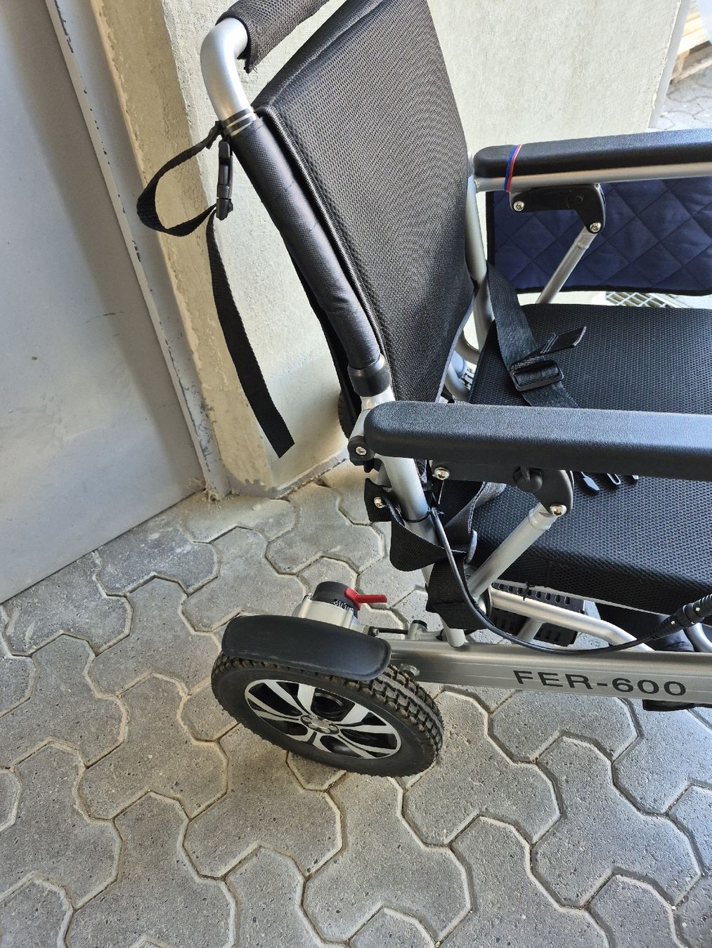 Rollstühle: Elektro Rollstuhl zusammen- klappbar. – Gebraucht aus Obernau von Trix50 6
