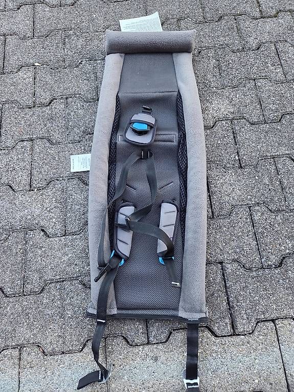 Amache: Thule Babysitz / Baby Supporter – Usato da Baden venduto da adu_yzh2