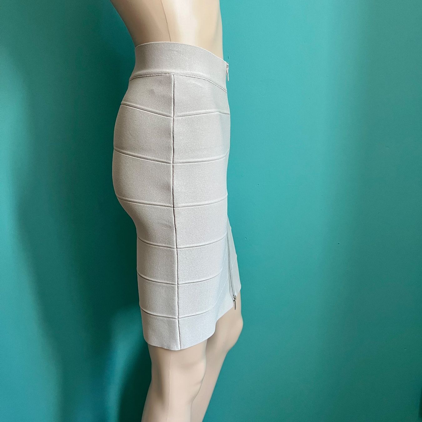 Jupes: BCBG MAX AZRIA Rock – D'occasion à Zürich par ClosetQueen 4