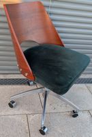 Retro / MidCentury Bürostuhl Walnussholz & Samt von MADE.com