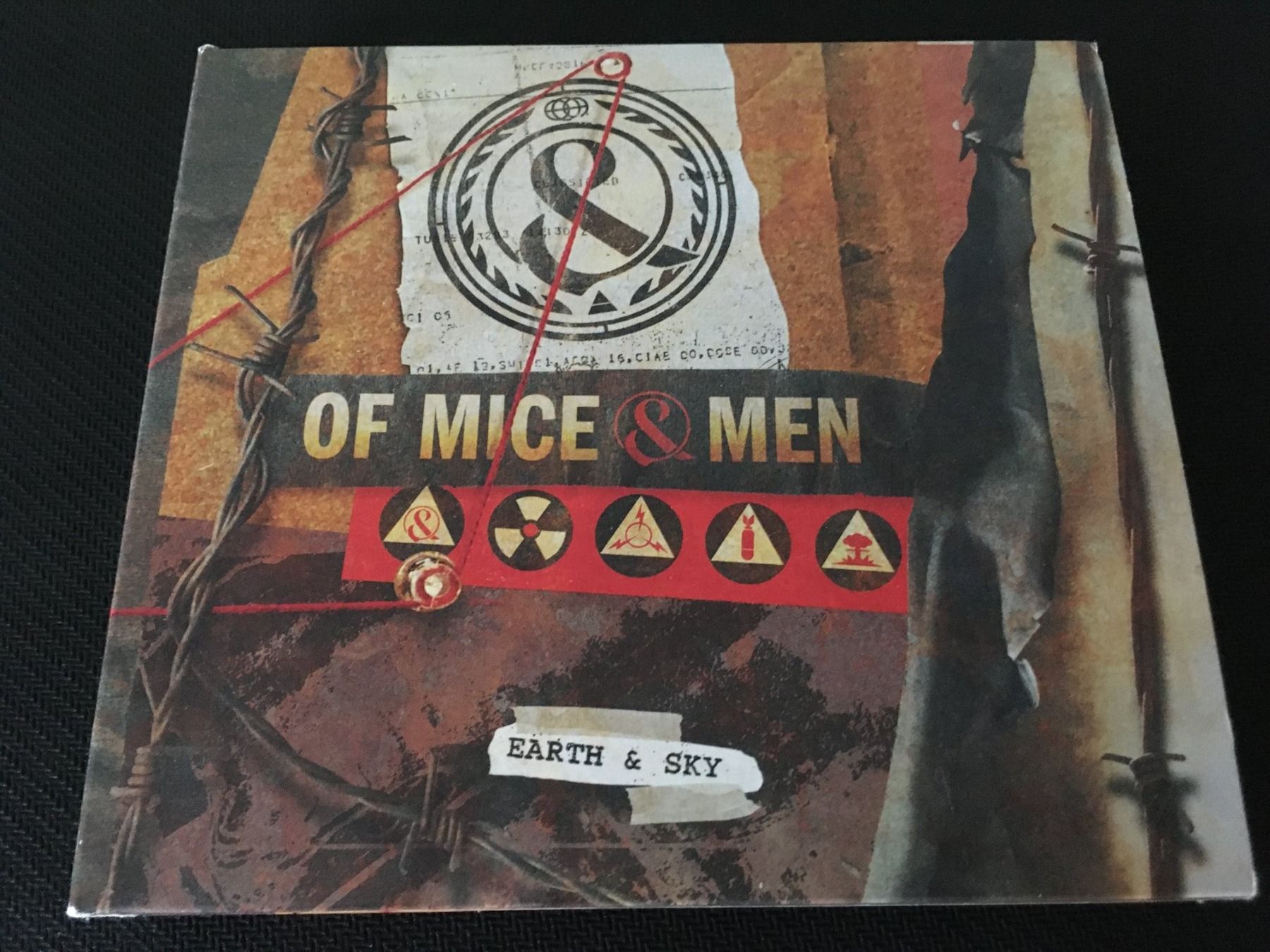CD: Of Mice & Men - Earth & Sky -CD- Digipak Special Edition – Usato da St.Gallen venduto da MedienJoe
