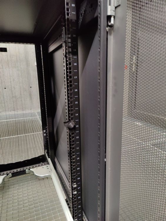 HP Rackschrank (Gebraucht) in Disentis/Mustér für CHF 2 – nur Abholung ...
