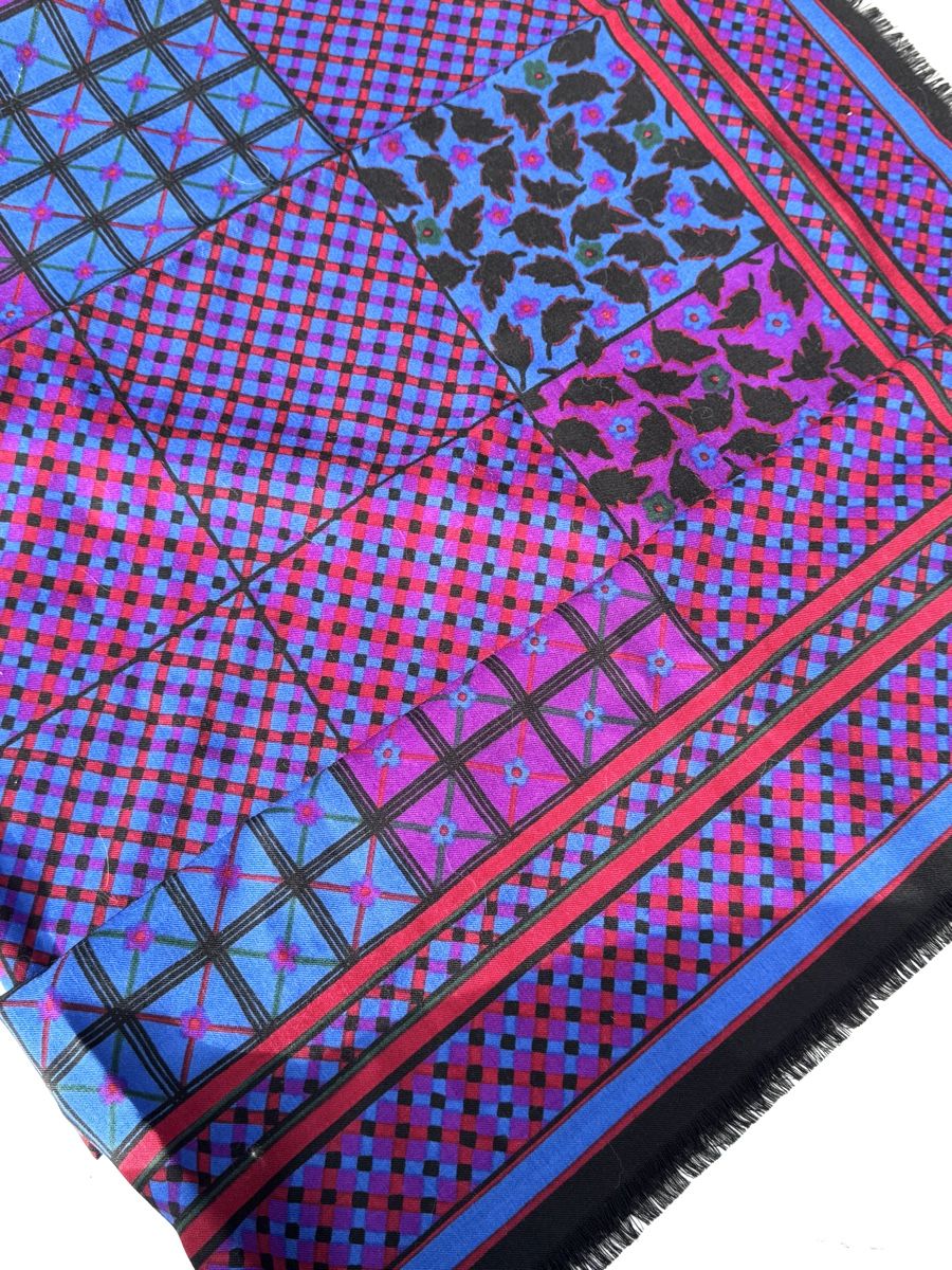 Givenchy Foulards, Tücher & Schals: Givenchy Grand chale – Gebraucht aus Courtaman von sultan16 2