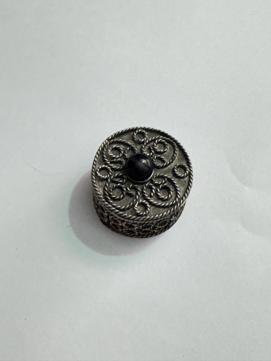 Sonstige Kosmetik & Pflege: Silber Pillendose mit Onyx – Gebraucht aus Muttenz von einfach-schoen