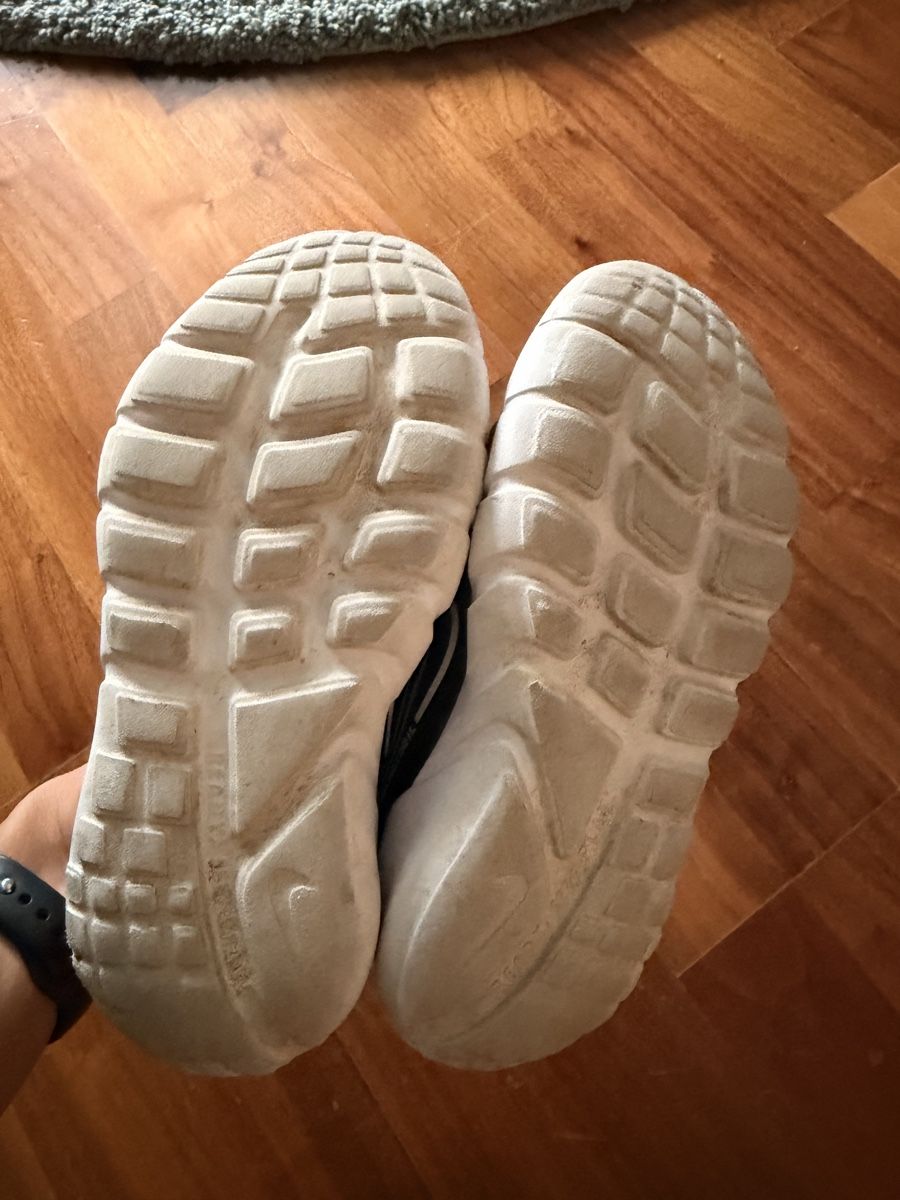 Nike Scarpe per ragazzi: Kinder Turnschuhe, Gr. 29.5 – Usato da Adliswil venduto da Marylu001 3