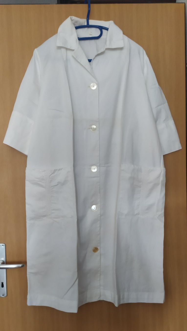 Altro per Abbigliamento & Protezione sul lavoro: 2 vieilles blouses de médecin – Usato da Chezard St-Martin venduto da Loucail 1