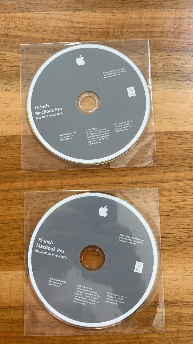 Apple Applications: MacBook Pro 15“ Install DVD Mac OS X 10.6 – D'occasion à Urdorf par Pave5233