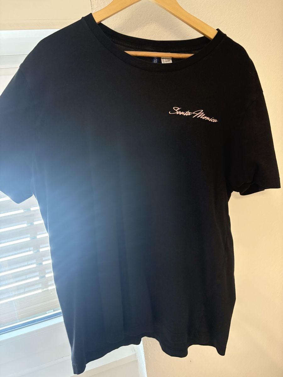 H&M T-shirt: T-shirt Taille L – Usato da Vicques venduto da kev_txq5