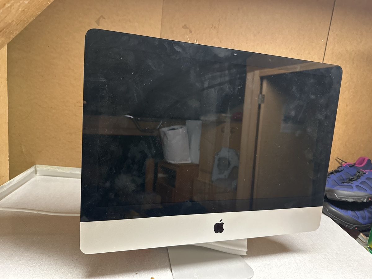 Apple PCs: Apple iMac Computer silber gebraucht mit Anschlüssen – Défectueux à Elsau par MANWITHVAN
