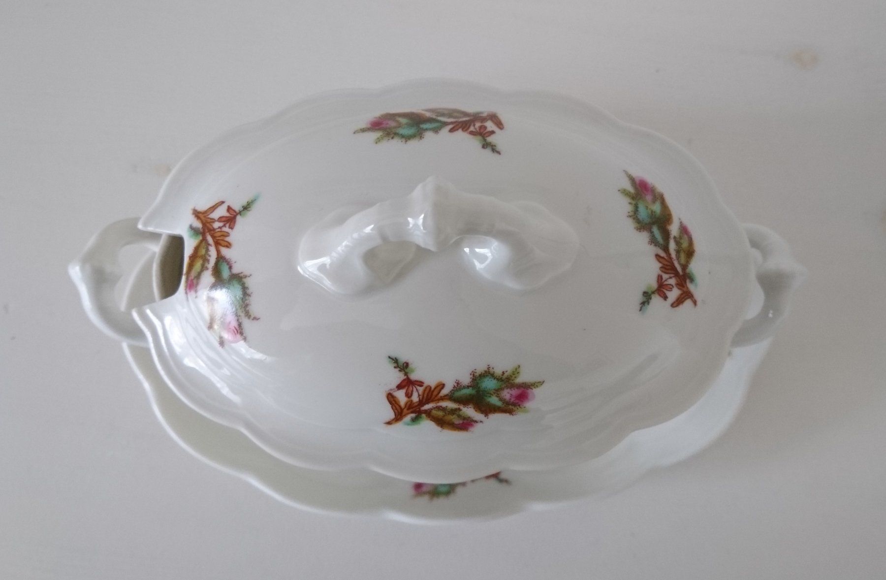 Ciotole: Saucière mit Rosenmotiv – Usato da Schüpfen venduto da ardiphne 2