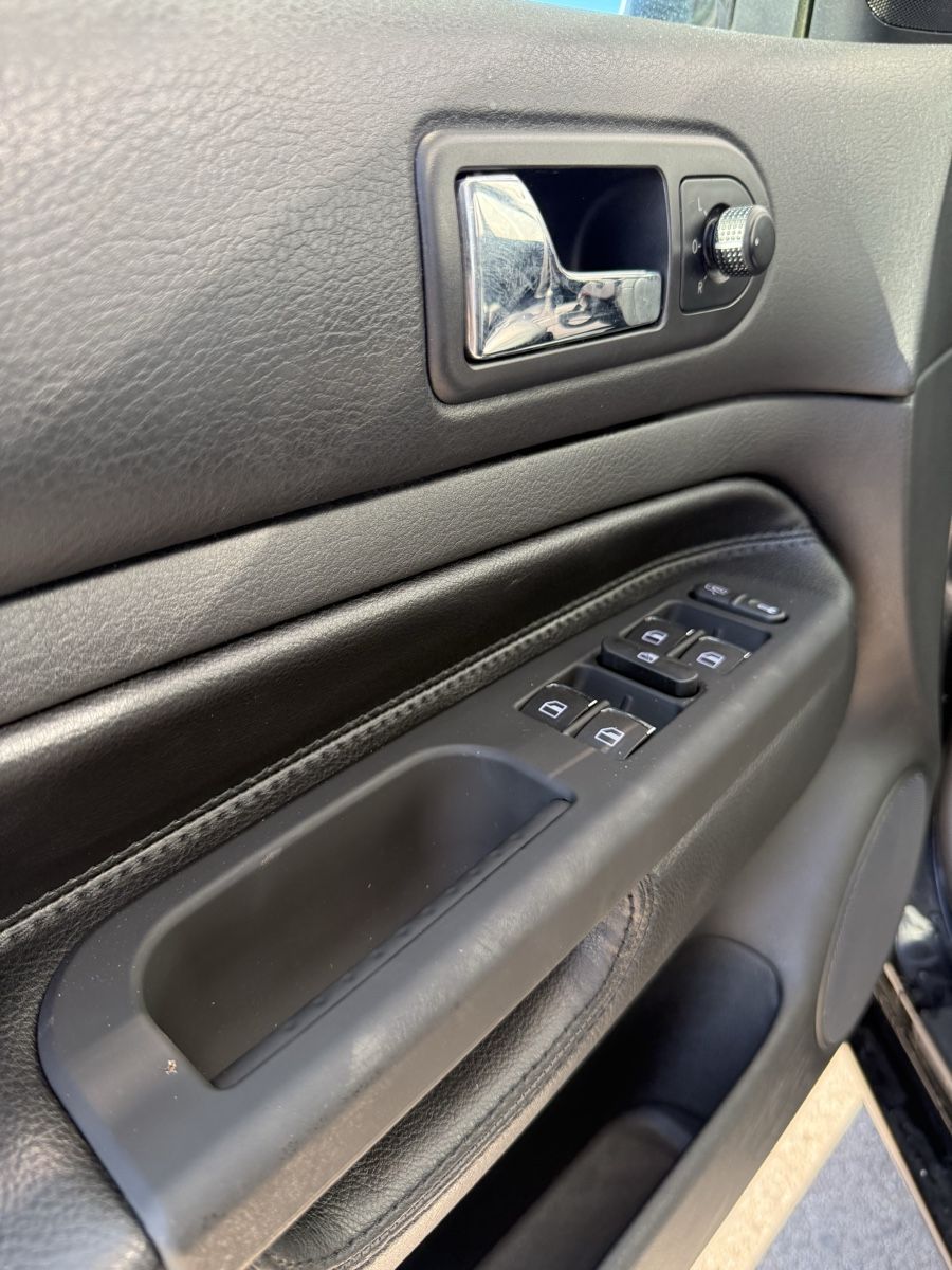 VW Autos: Golf 4 2.3 V5 – D'occasion à kreuzlingen par ila_7j5g 4