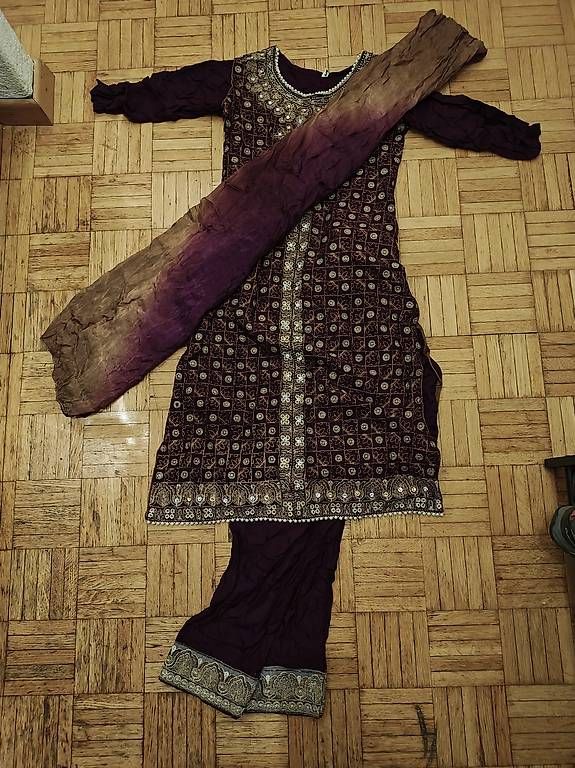 Lotti di vestiti: Pakistani Dress EUR 34 – Usato da Zürich venduto da ste_hv76