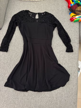 Elegantes schwarzes Kleid mit Spitzenärmeln, Grösse M