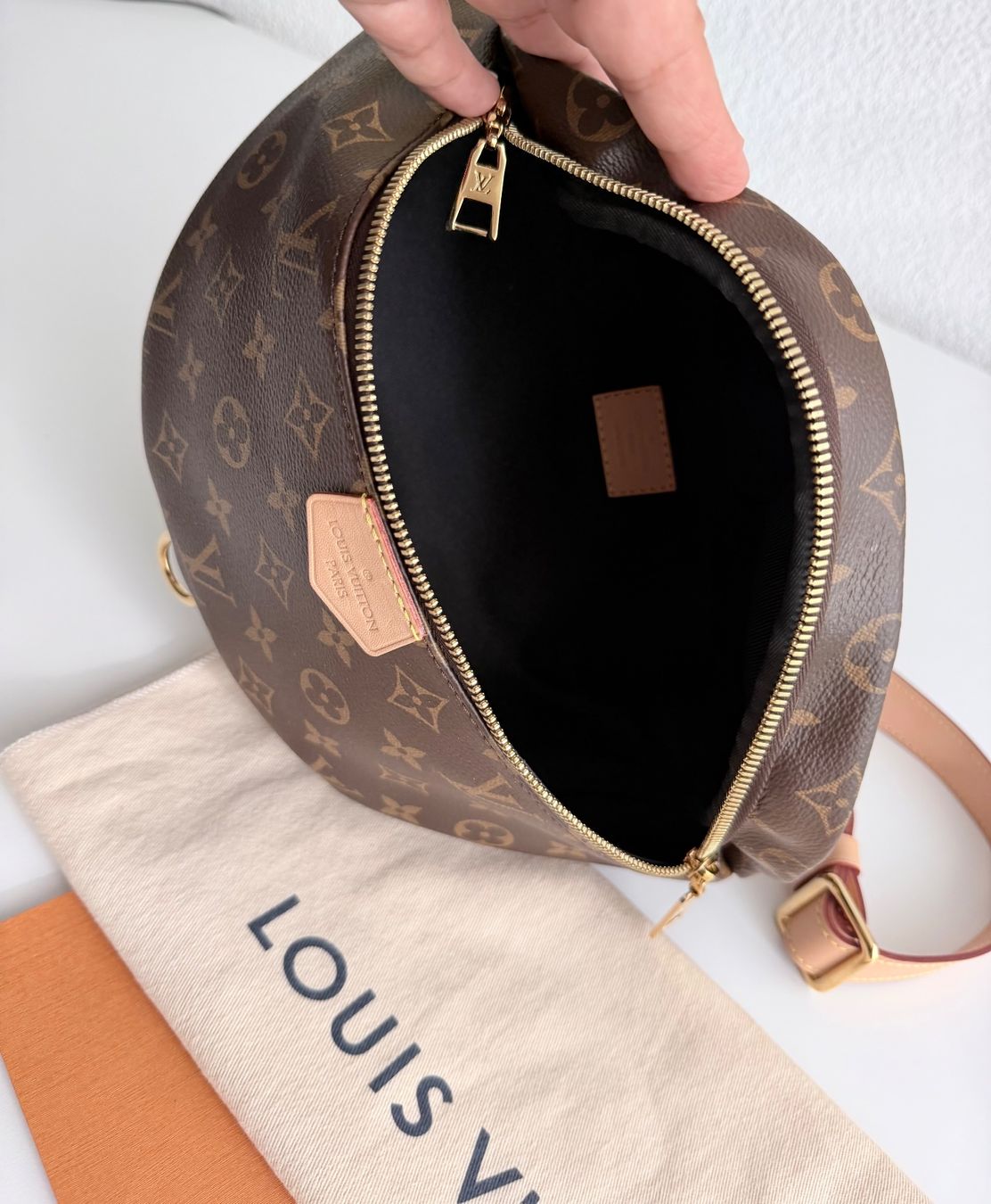 Louis Vuitton Taschen: Louis Vuitton Bumbag MM – Gebraucht aus Reinach AG von RobbisB 8